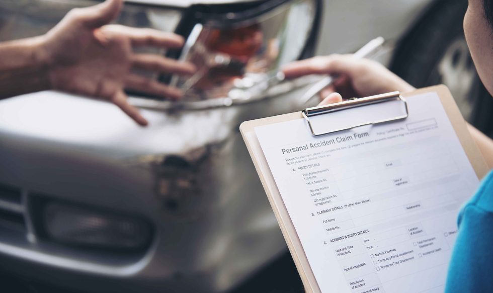 insurance-agent-working-site-car-accident-claim-process-people-car-insurance-claim (1) insurance-agent-working-site-car-accident-claim-process-people-car-insurance-claim (1)