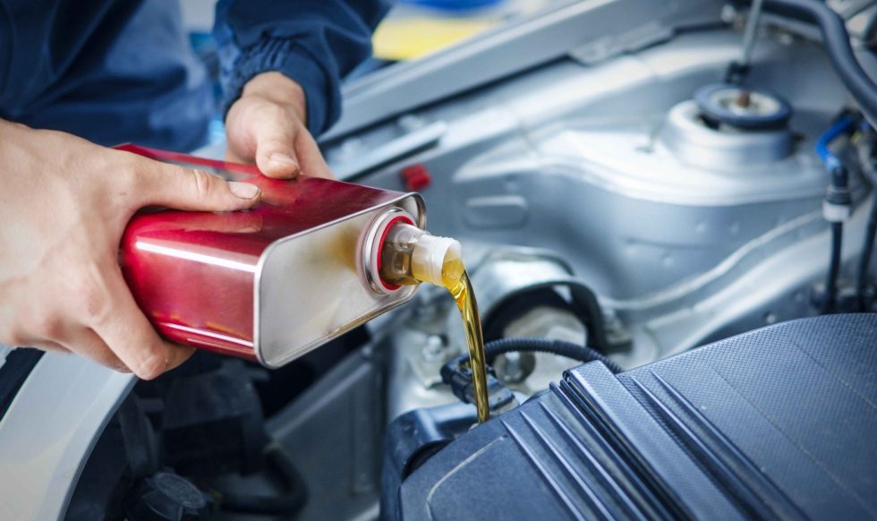 mechanic-changing-engine-oil-car-vehicle (1) mechanic-changing-engine-oil-car-vehicle (1)