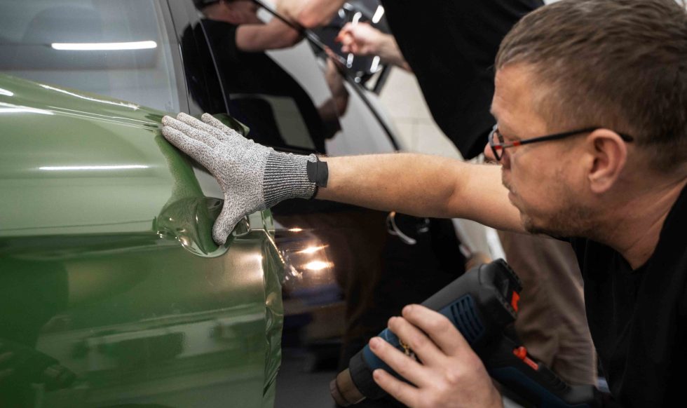 person-working-car-wrapping (1) person-working-car-wrapping (1)
